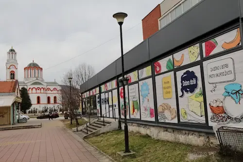 Stambena zgrada antracit stolarija