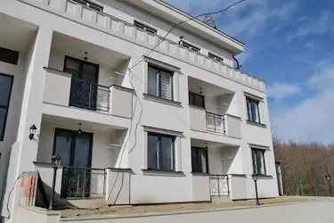 Stambena zgrada — Vrnjačka Banja