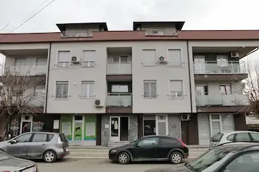 Stambeno-poslovna zgrada — Trstenik